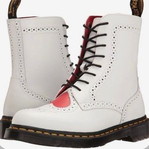 Dr. Martens Bentley II heart boot